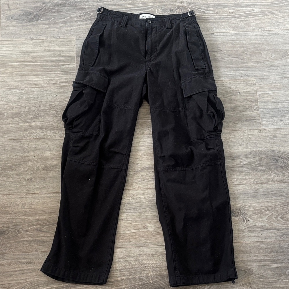 Aritzia Women’s Black Cargo Pants